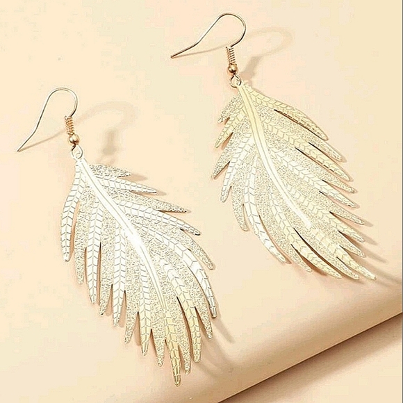 GOLD PLATED FEATHER DANGLE EARRINGS - Picture 2 of 3